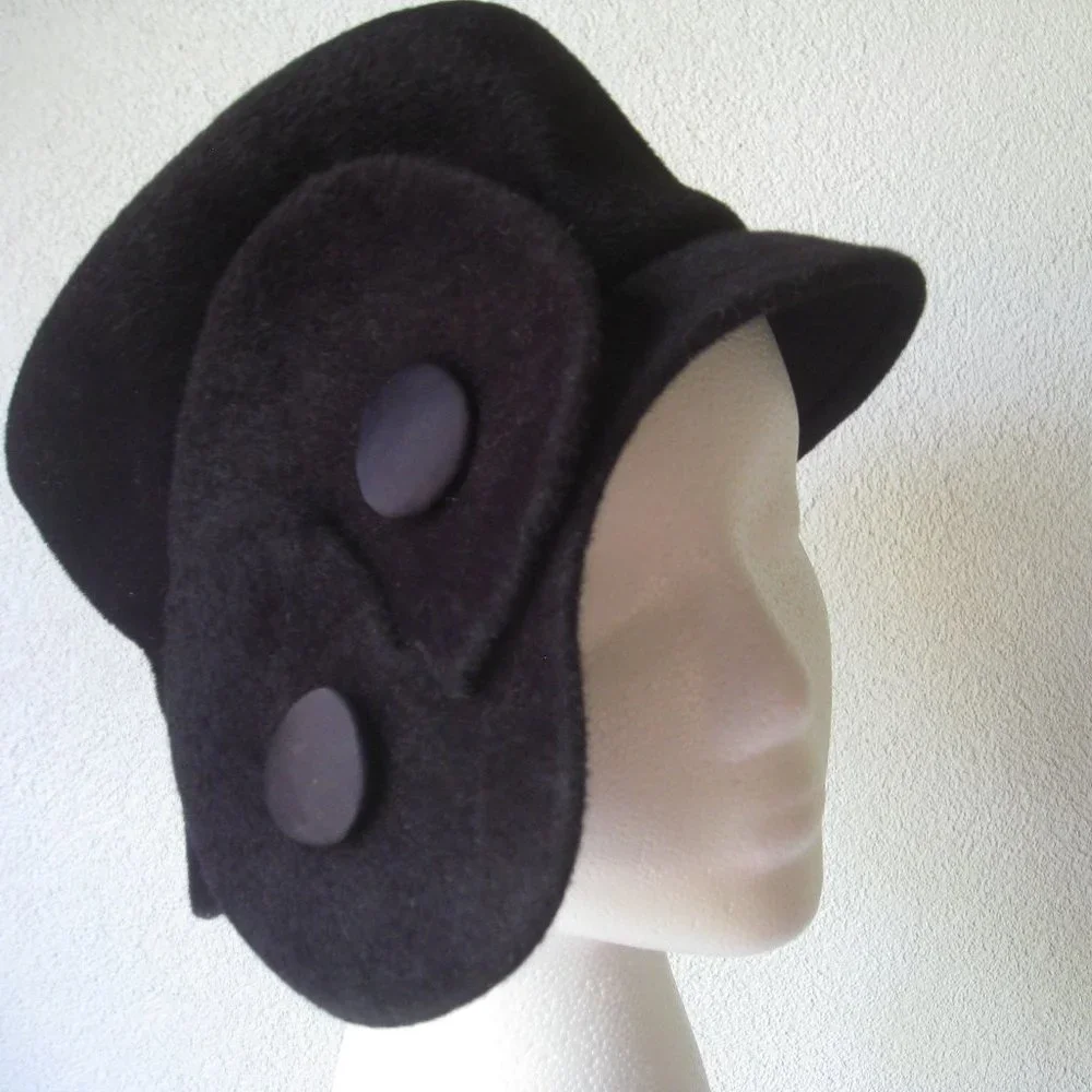 Vintage l 60s Gus Mayer May Black Felted Wool Large Satin Buttons Mod Cloche Hat - Picture 4 of 7